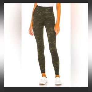 SPANX Look At Me Now Seamless Leggings in Green Camo Size Medium NWOT